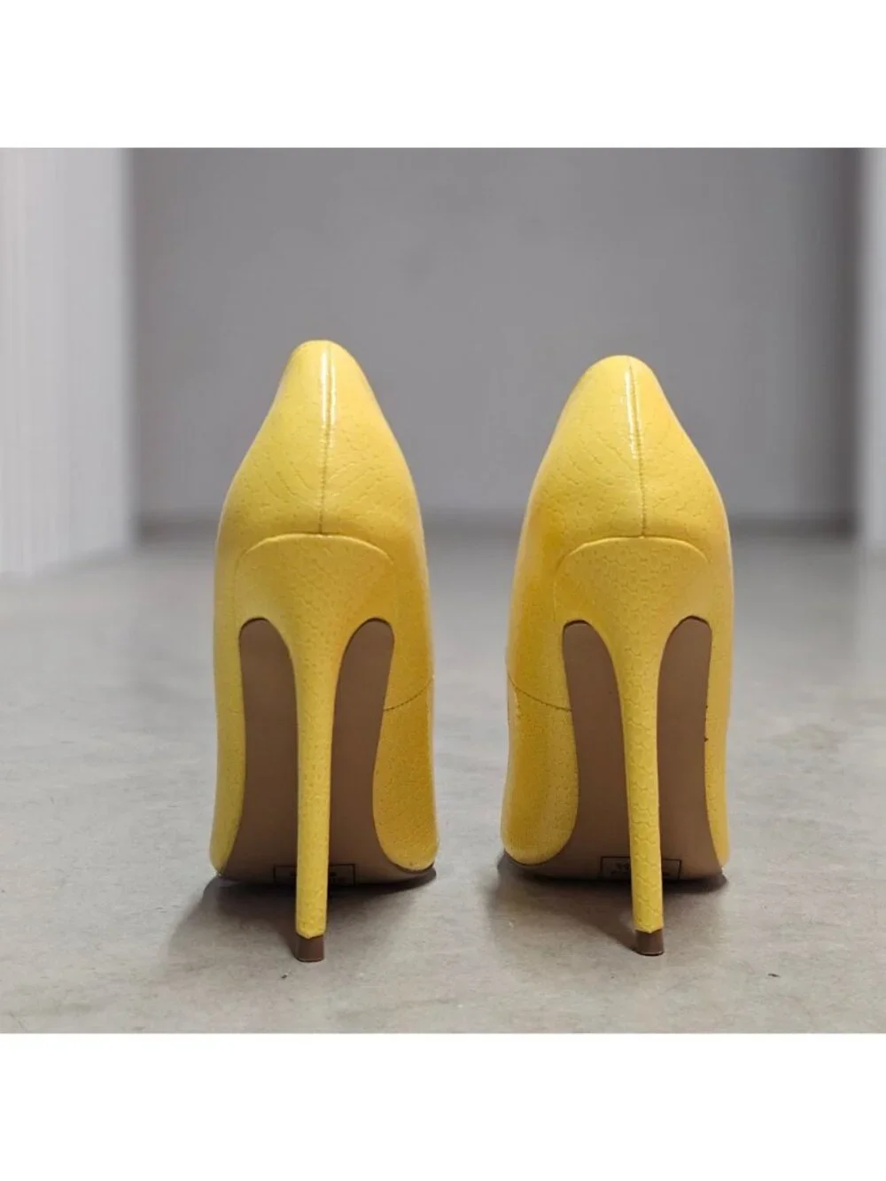 Yellow High Heel Pumps With Faux Snakeskin Texture & Pointed Toe Design